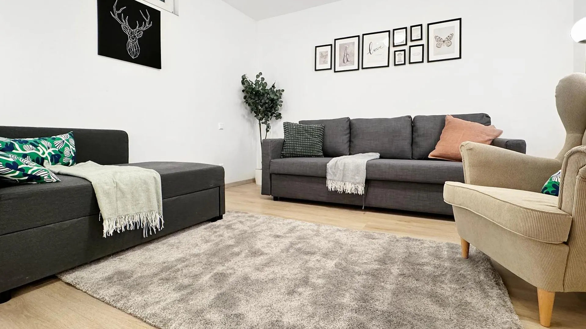 2 Zimmer Apartment Im Zentrum Von Stuttgart